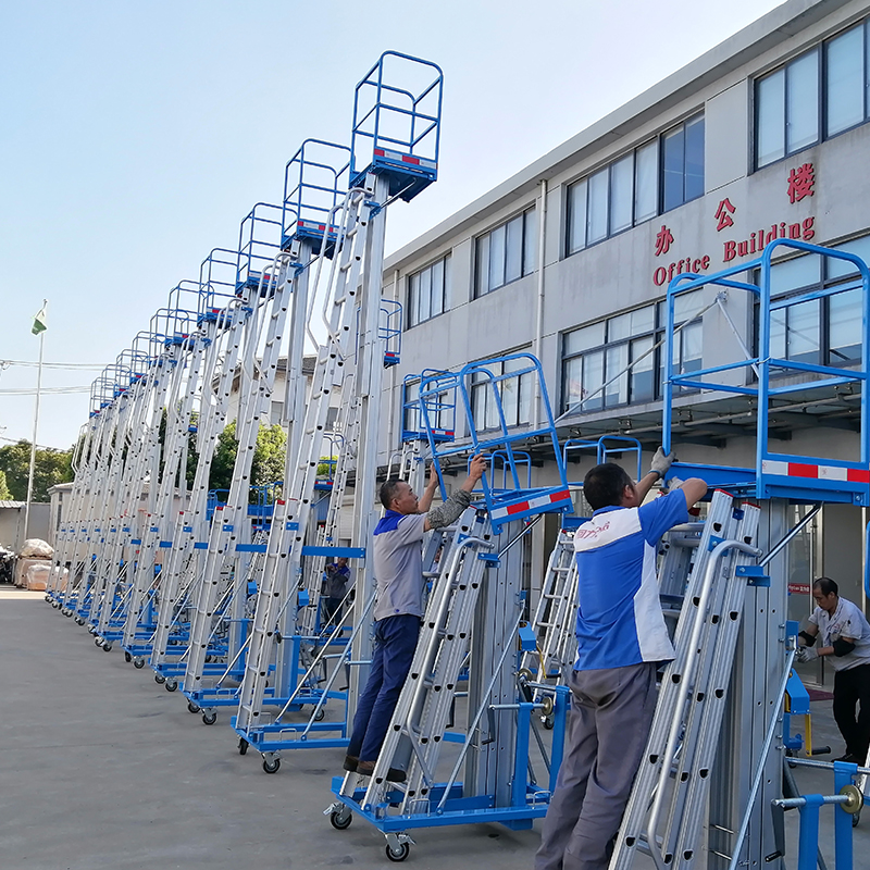 Plataforma de elevación de plataforma vertical de trabajo aéreo de mano de aluminio eléctrico al aire libre